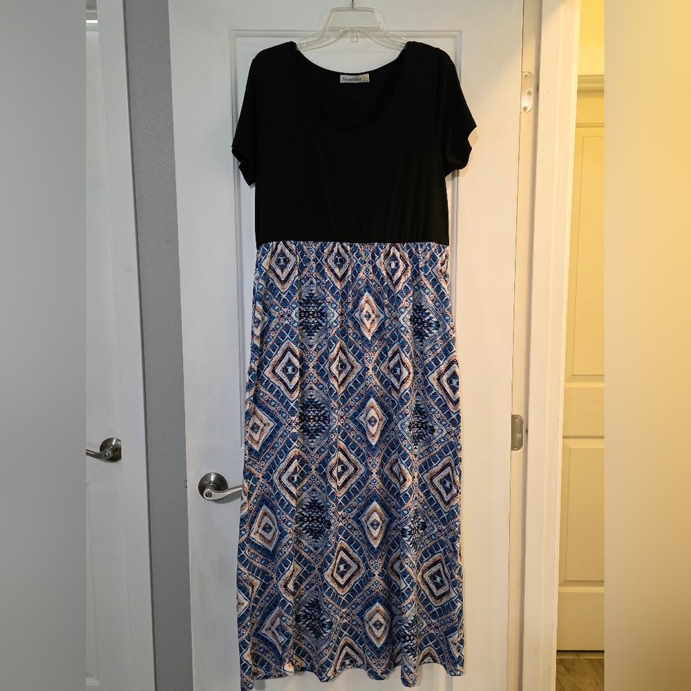 Elegant Black and Blue Patterned Skirt